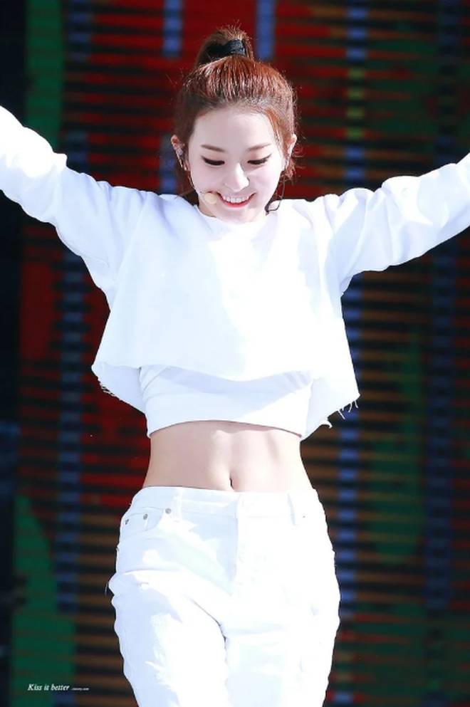 Netizen sốc vì bắp tay của Seulgi- Ảnh 8. Netizen sốc vì bắp tay của Seulgi- Ảnh 8.