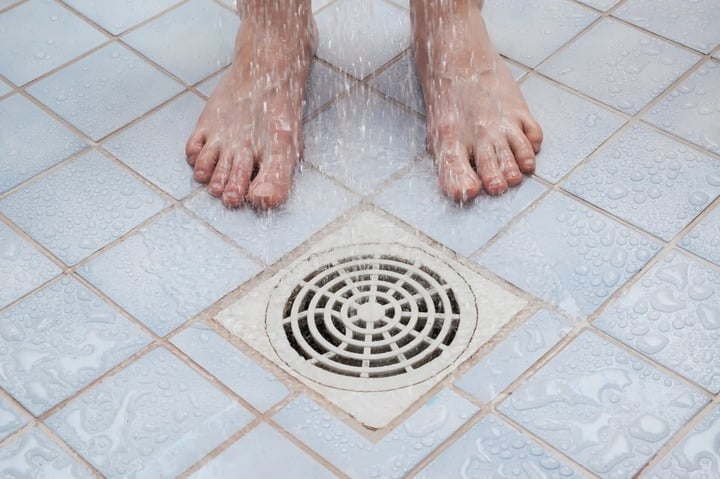 taking-shower-106554406-10545356-1750219610716-17502196108269956030.jpeg