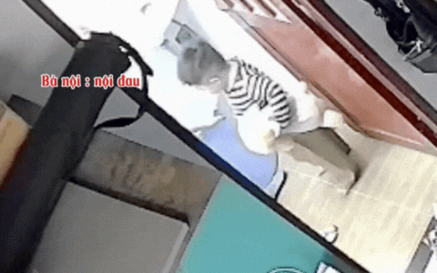 Mẹ Lê Dương Bảo Lâm bị ngã nghiêm trọng, nhóc tỳ 3 tuổi vừa phát hiện liền có hành động gây kinh ngạc - Ảnh 2. Mẹ Lê Dương Bảo Lâm bị ngã nghiêm trọng, nhóc tỳ 3 tuổi vừa phát hiện liền có hành động gây kinh ngạc - Ảnh 2.