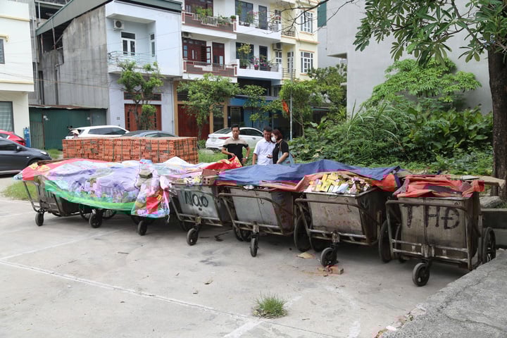 Hàng nghìn hộp thực phẩm chức năng hết hạn bị vứt ra bãi rác ở Quảng Ninh - Ảnh 1. Hàng nghìn hộp thực phẩm chức năng hết hạn bị vứt ra bãi rác ở Quảng Ninh - Ảnh 1.