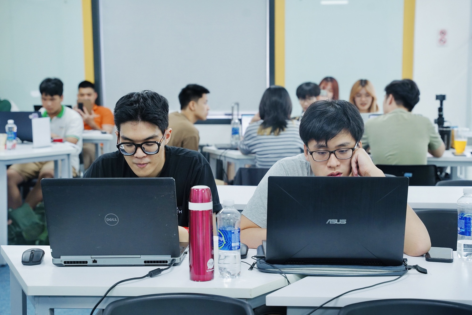 Ngành học này mấy năm trước ai theo sẽ bị mắng là "liều", phụ huynh lo sốt vó, giờ ra trường lương 60 triệu/tháng - Ảnh 1. Ngành học này mấy năm trước ai theo sẽ bị mắng là "liều", phụ huynh lo sốt vó, giờ ra trường lương 60 triệu/tháng - Ảnh 1.