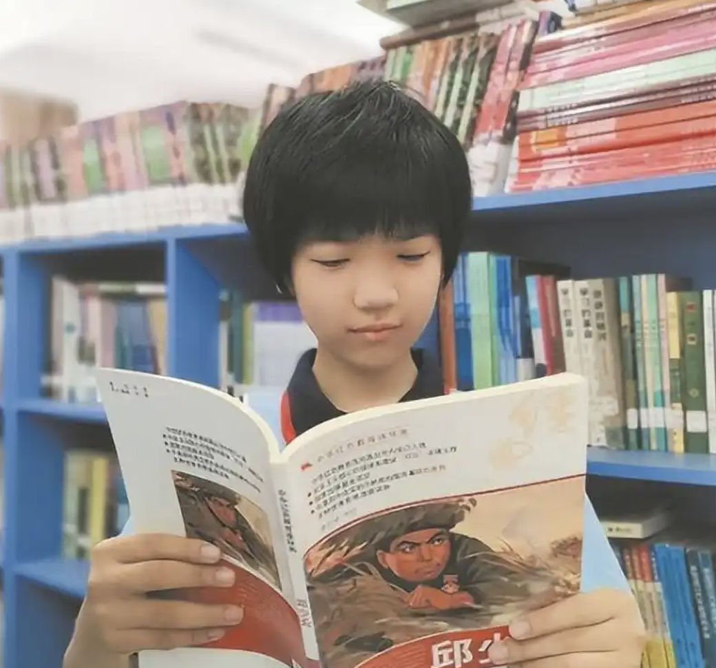 Thần đồng nhí từng gây sốt: 3 tuổi biết làm toán, 12 tuổi đỗ đại học nhưng trưởng thành lựa chọn cuộc sống khác lạ, ai nghe cũng sốc!- Ảnh 1. Thần đồng nhí từng gây sốt: 3 tuổi biết làm toán, 12 tuổi đỗ đại học nhưng trưởng thành lựa chọn cuộc sống khác lạ, ai nghe cũng sốc!- Ảnh 1.