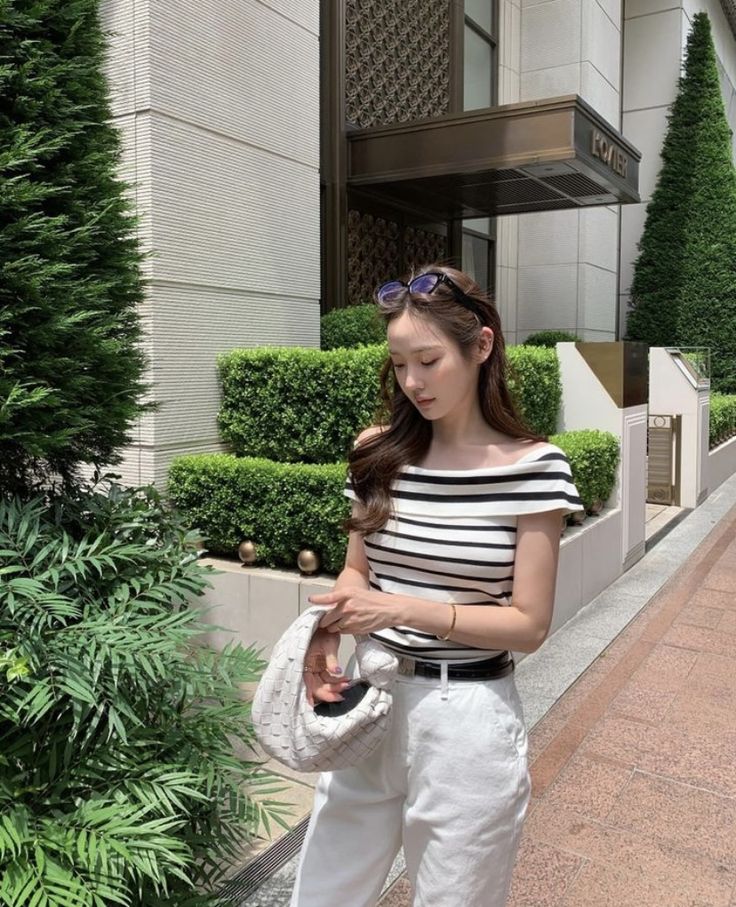 Tiêu tiền kiểu này thì đến mì tôm cũng không có mà ăn - Ảnh 1. Tiêu tiền kiểu này thì đến mì tôm cũng không có mà ăn - Ảnh 1.
