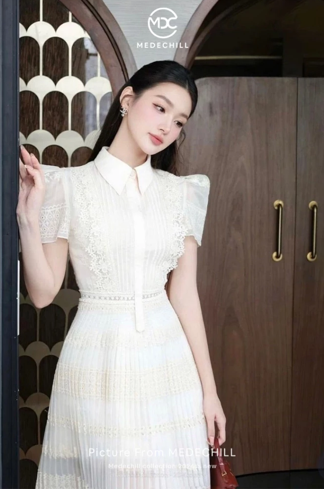 Hương Liên chuẩn "dâu hào môn": Diện set đồ hơn 1 tỷ, thắt lưng 20 triệu, tới dây buộc tóc cũng là hàng hiệu - Ảnh 15. Hương Liên chuẩn "dâu hào môn": Diện set đồ hơn 1 tỷ, thắt lưng 20 triệu, tới dây buộc tóc cũng là hàng hiệu - Ảnh 15.