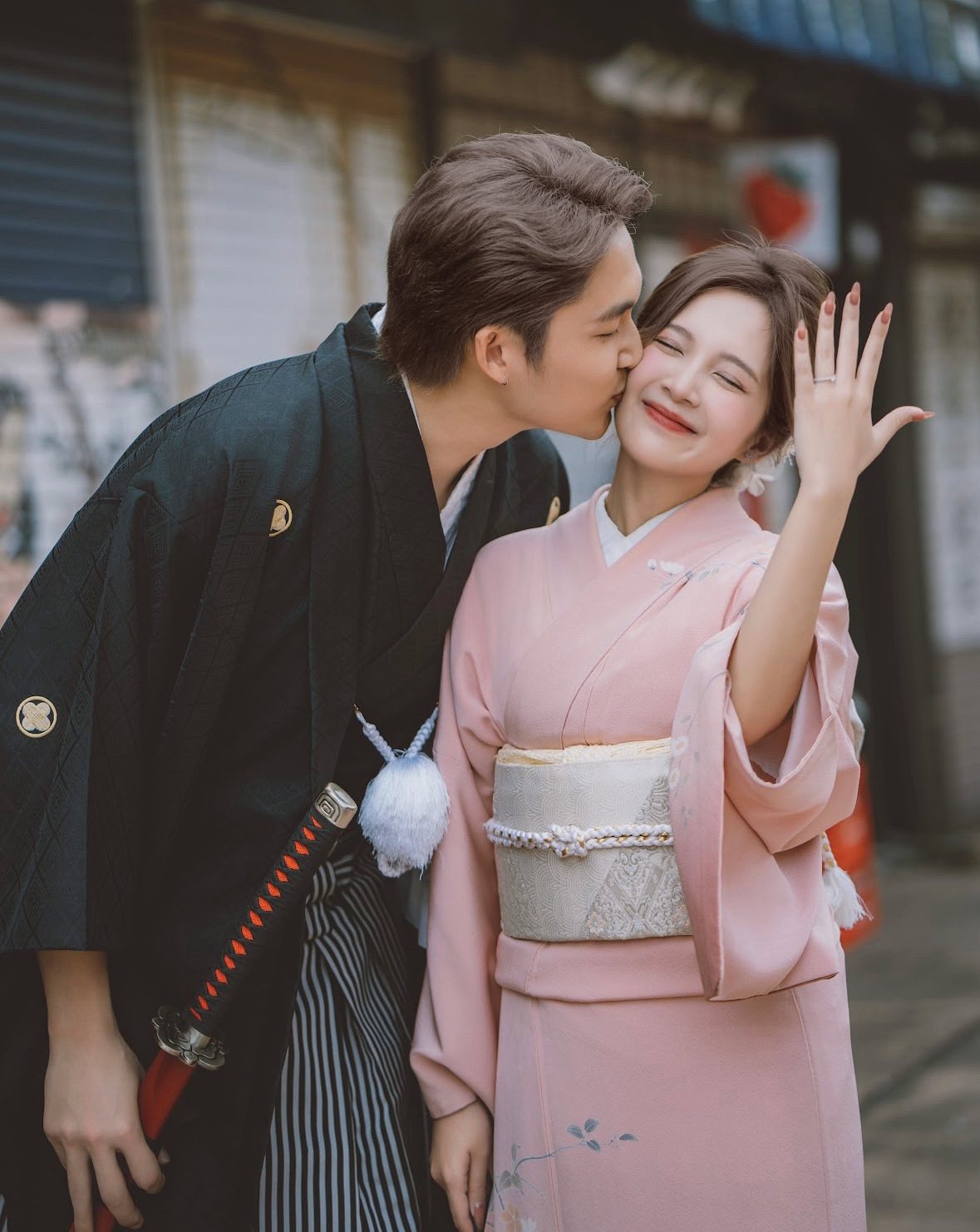Diễn viên Đình Tú cầu hôn hot girl VFC sau thời gian dài hẹn hò bí mật - Ảnh 1. Diễn viên Đình Tú cầu hôn hot girl VFC sau thời gian dài hẹn hò bí mật - Ảnh 1.