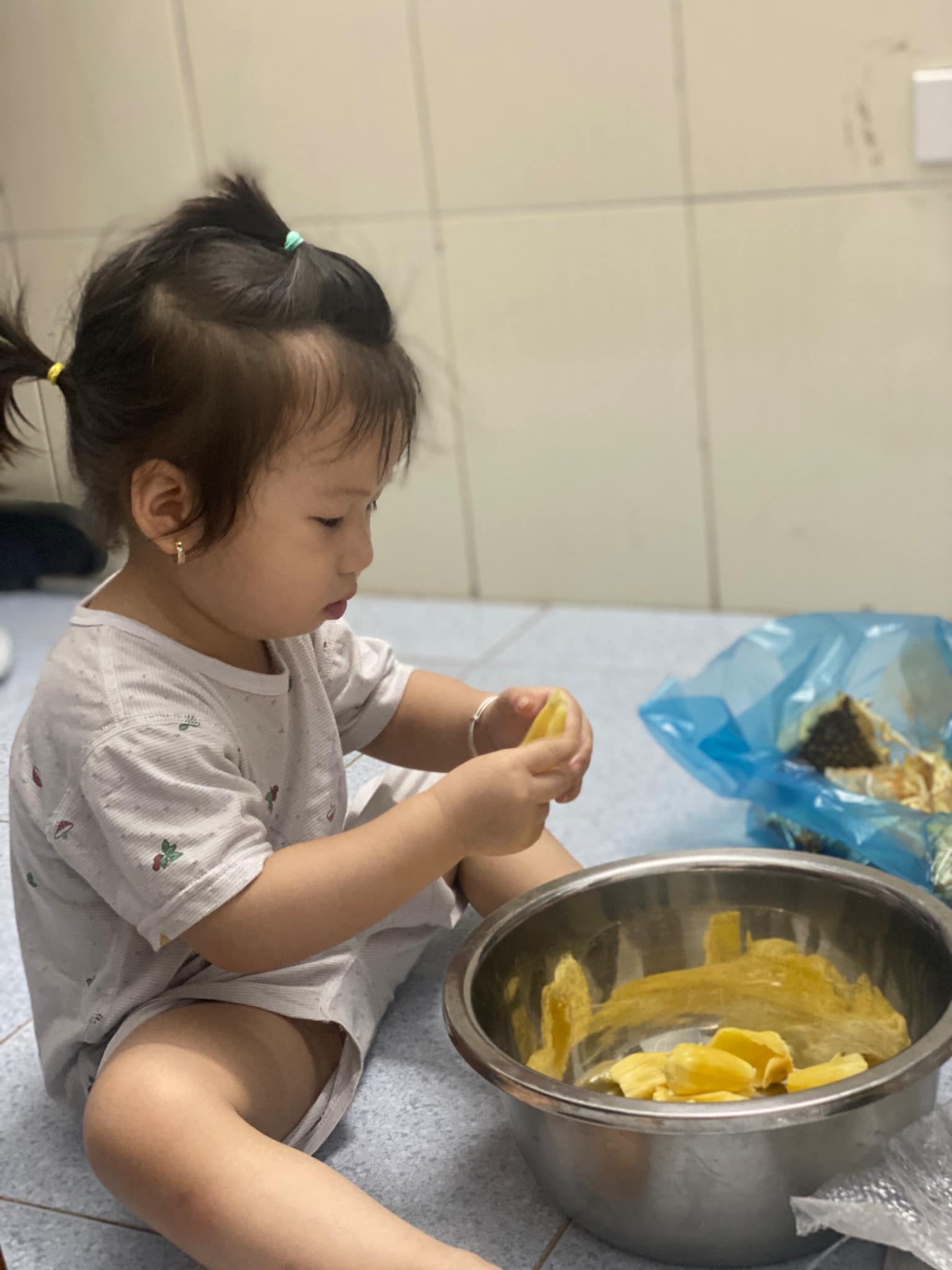 Mẹ Nam Định stress vì con "khó bảo, ăn vạ" nhưng chỉ sau 1 câu nói ngô nghê của bé yêu mà chị tìm được "chiến thuật thần kì"- Ảnh 7. Mẹ Nam Định stress vì con "khó bảo, ăn vạ" nhưng chỉ sau 1 câu nói ngô nghê của bé yêu mà chị tìm được "chiến thuật thần kì"- Ảnh 7.