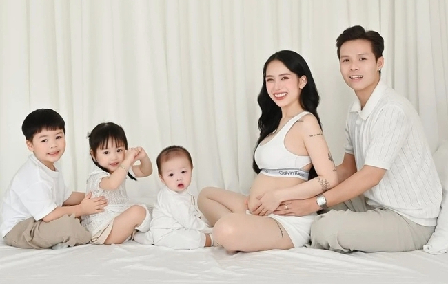 Choáng váng với giá của những chiếc xe đẩy mà ái nữ nhà đại gia Minh Nhựa sử dụng cho các con: Sơ sơ cũng đã gần 30 triệu!- Ảnh 1. Choáng váng với giá của những chiếc xe đẩy mà ái nữ nhà đại gia Minh Nhựa sử dụng cho các con: Sơ sơ cũng đã gần 30 triệu!- Ảnh 1.