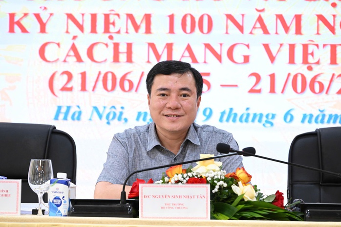 Bộ Công Thương đang phối hợp xử lý vụ Chu Thanh Huyền bị tố bán hàng lậu - Ảnh 1. Bộ Công Thương đang phối hợp xử lý vụ Chu Thanh Huyền bị tố bán hàng lậu - Ảnh 1.