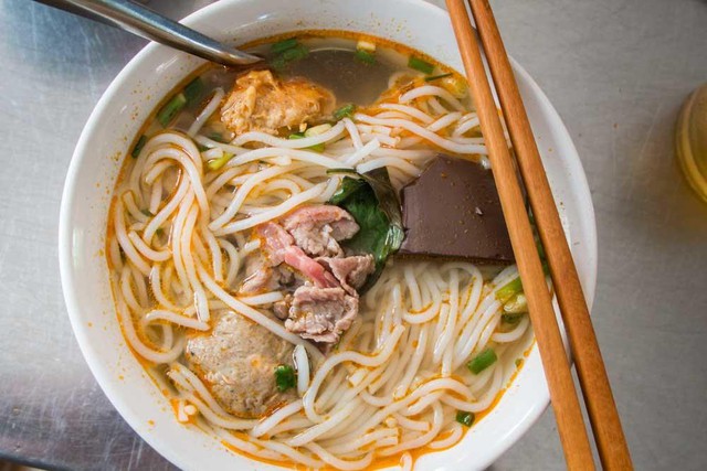 Khách Tây nhận xét: Việt Nam có 1 món ăn khiến chúng tôi phải húp đến giọt cuối cùng - Ảnh 6. Khách Tây nhận xét: Việt Nam có 1 món ăn khiến chúng tôi phải húp đến giọt cuối cùng - Ảnh 6.
