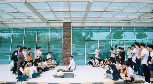 Phenikaa School mở quỹ học bổng 750 triệu cho học sinh xét điểm thi vào 10 - Ảnh 2. Phenikaa School mở quỹ học bổng 750 triệu cho học sinh xét điểm thi vào 10 - Ảnh 2.
