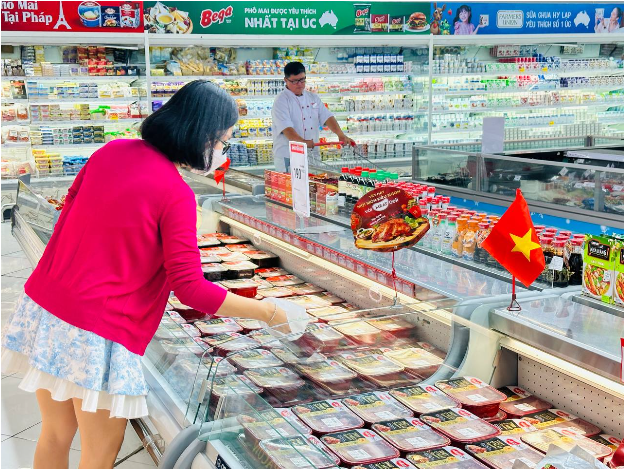 Người trẻ Việt chốt đơn thịt sạch tại siêu thị: Không còn thời đi chợ từ 6h sáng! - Ảnh 1. Người trẻ Việt chốt đơn thịt sạch tại siêu thị: Không còn thời đi chợ từ 6h sáng! - Ảnh 1.