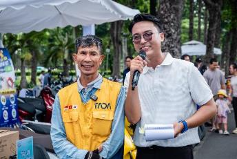 Người dân hào hứng sắm xe máy VinFast trong ngày hội đổi xăng lấy điện tại TP.HCM - Ảnh 4. Người dân hào hứng sắm xe máy VinFast trong ngày hội đổi xăng lấy điện tại TP.HCM - Ảnh 4.