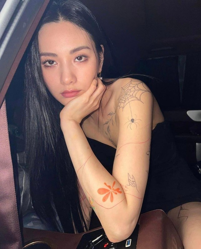 Mỹ nhân đẹp nhất thế giới đau đớn xoá sạch quá khứ Mỹ nhân đẹp nhất thế giới đau đớn xoá sạch quá khứ