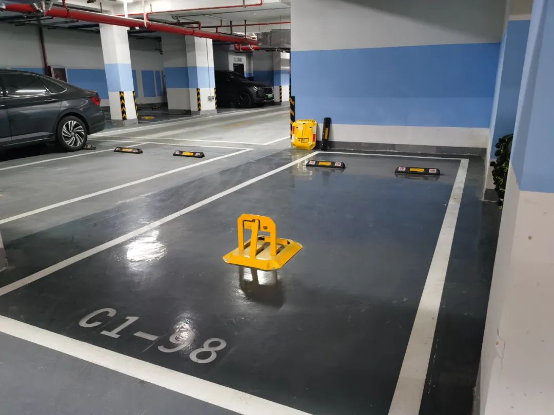 Chi 500 triệu đồng mua chỗ đỗ xe trong chung cư, hàng loạt cư dân bị khóa bánh, ban quản lý thông báo: 237 chỗ ở đây đều không được phép dùng - Ảnh 2. Chi 500 triệu đồng mua chỗ đỗ xe trong chung cư, hàng loạt cư dân bị khóa bánh, ban quản lý thông báo: 237 chỗ ở đây đều không được phép dùng - Ảnh 2.