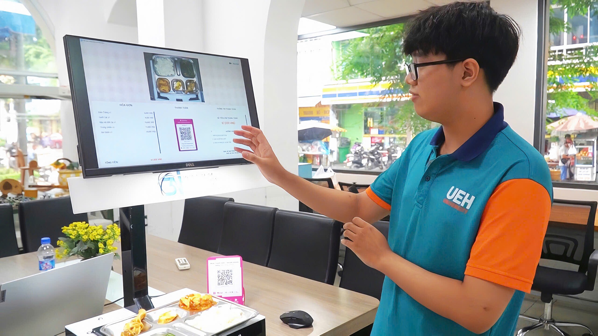 Nhóm sinh viên ĐH Kinh tế TP HCM tạo hệ thống thanh toán bằng AI "siêu tốc" - Ảnh 3. Nhóm sinh viên tạo hệ thống thanh toán bằng AI "siêu tốc" - Ảnh 3.