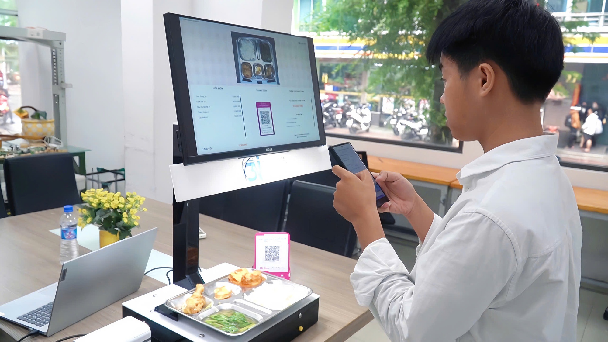 Nhóm sinh viên ĐH Kinh tế TP HCM tạo hệ thống thanh toán bằng AI "siêu tốc" - Ảnh 1. Nhóm sinh viên tạo hệ thống thanh toán bằng AI "siêu tốc" - Ảnh 1.