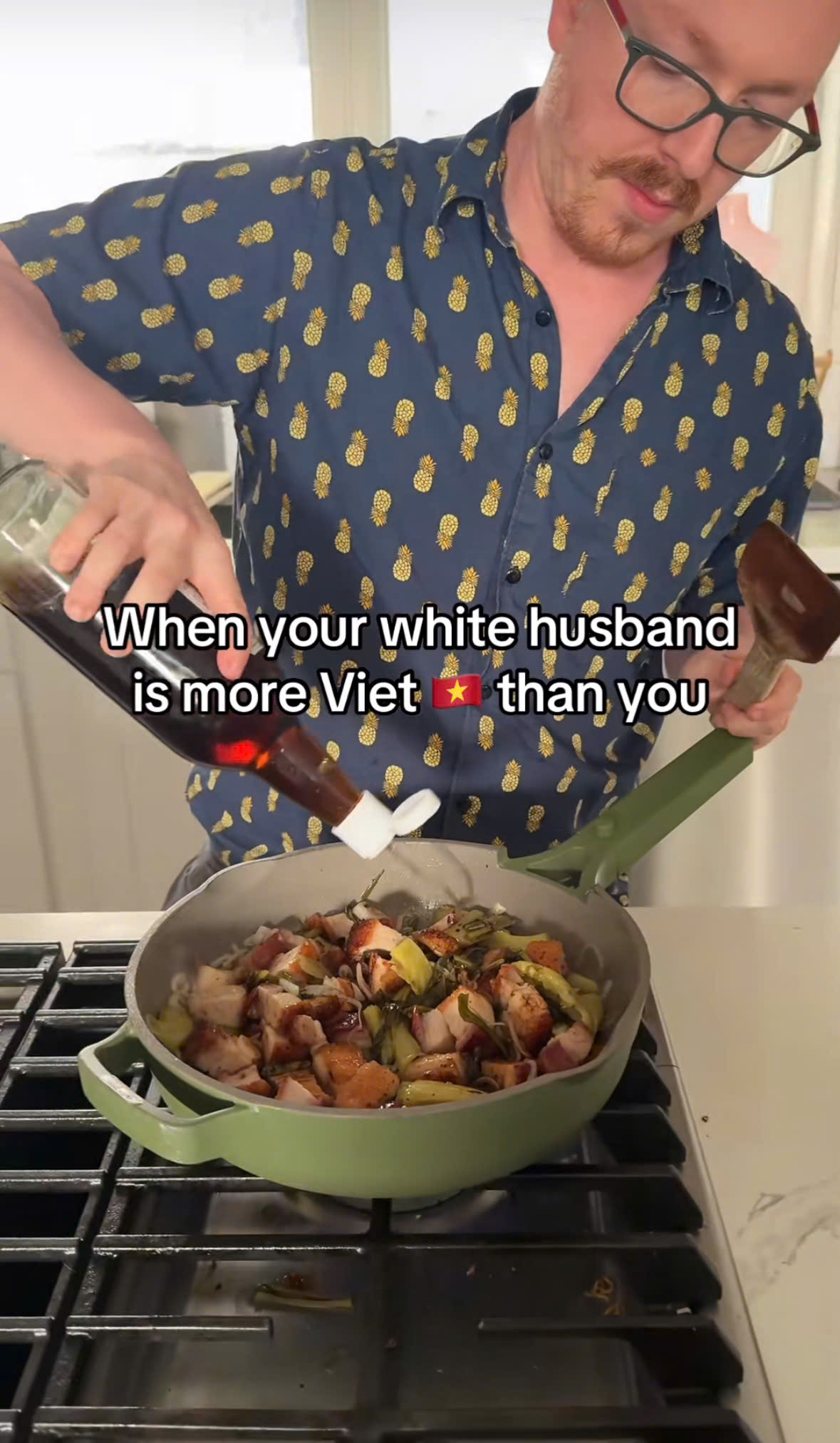 Chồng Tây khoe thành quả muối dưa cải, đem đi xào thịt heo đãi vợ Việt: Trình đến mức đã mua hẳn 1 thứ về học- Ảnh 3. Chồng Tây khoe thành quả muối dưa cải, đem đi xào thịt heo đãi vợ Việt: Trình đến mức đã mua hẳn 1 thứ về học- Ảnh 3.