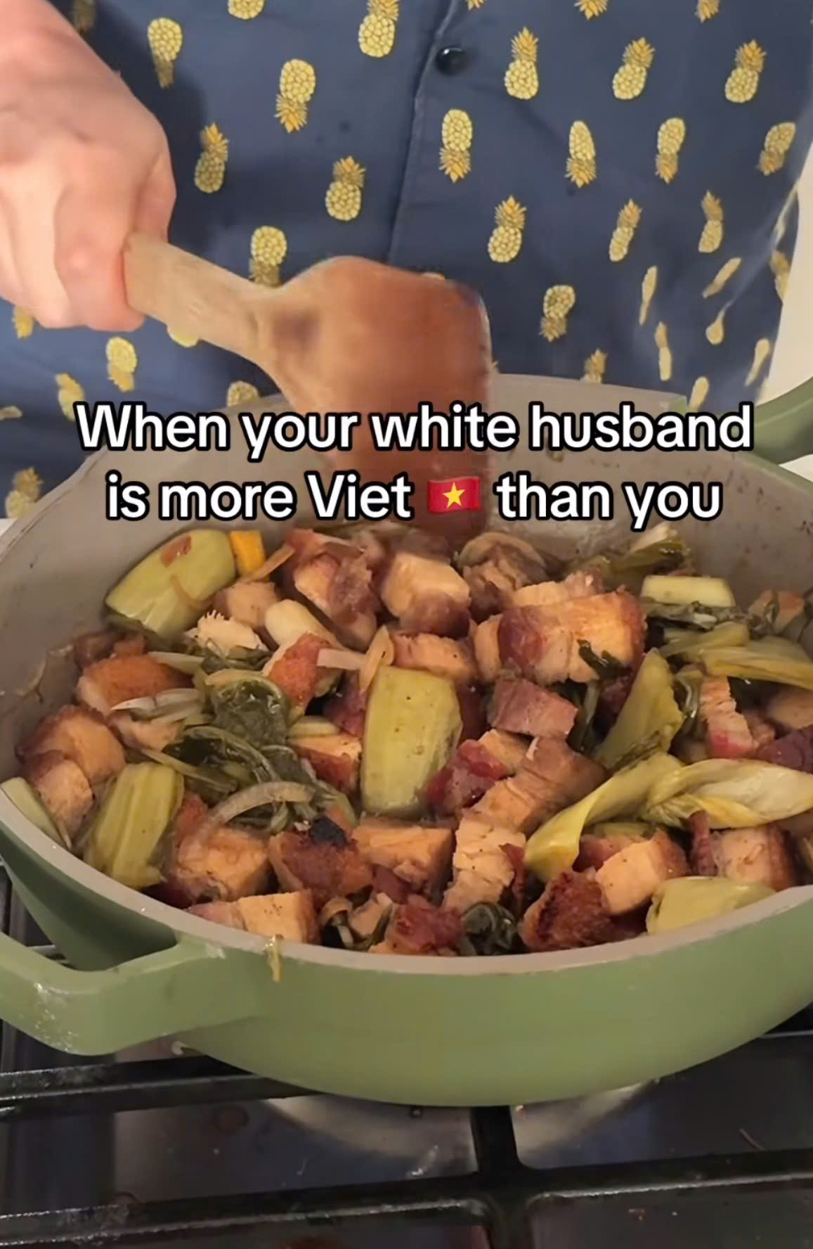 Chồng Tây khoe thành quả muối dưa cải, đem đi xào thịt heo đãi vợ Việt: Trình đến mức đã mua hẳn 1 thứ về học- Ảnh 4. Chồng Tây khoe thành quả muối dưa cải, đem đi xào thịt heo đãi vợ Việt: Trình đến mức đã mua hẳn 1 thứ về học- Ảnh 4.