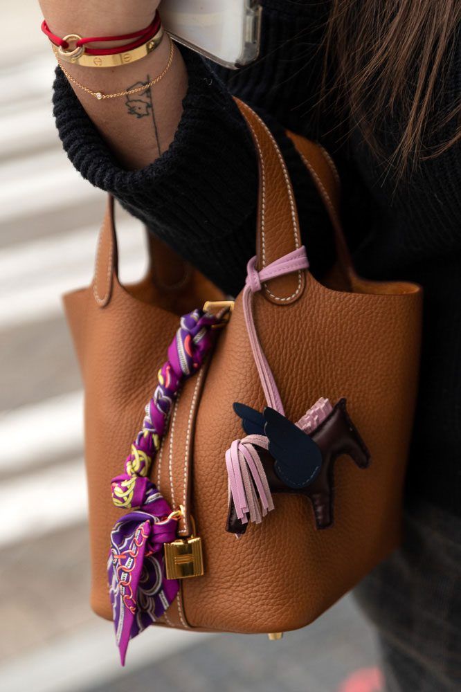 Chiếc túi Polo Play đang viral: Ngôi sao mới của Ralph Lauren hay bản dupe hoàn hảo của Hermès Picotin?- Ảnh 17. Chiếc túi Polo Play đang viral: Ngôi sao mới của Ralph Lauren hay bản dupe hoàn hảo của Hermès Picotin?- Ảnh 17.