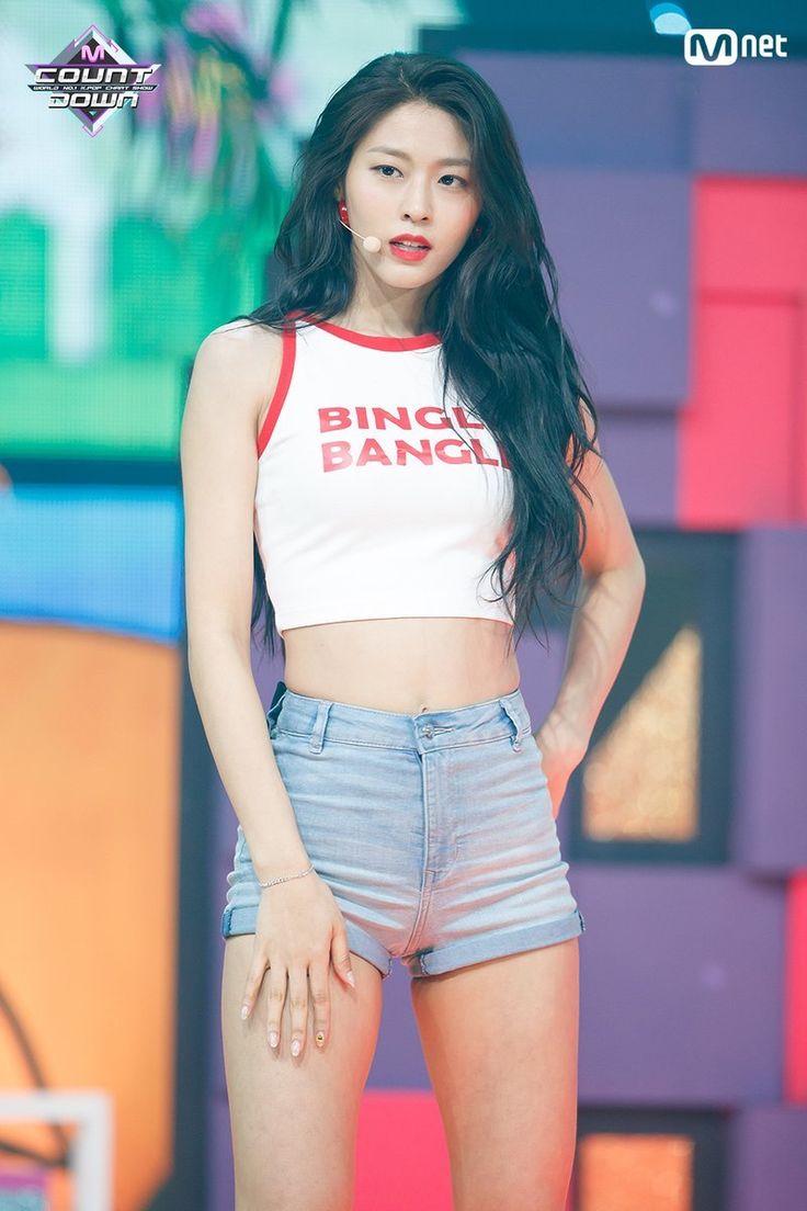 Đẳng cấp body "huyền thoại" của nữ idol gen 3, phải đứng cạnh standee của chính mình để chứng minh - Ảnh 5. Đẳng cấp body "huyền thoại" của nữ idol gen 3, phải đứng cạnh standee của chính mình để chứng minh - Ảnh 5.