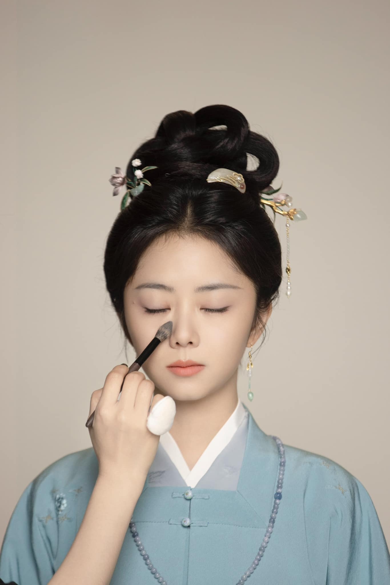 Mỹ nhân ngôn tình nhắm mắt đi ngủ cũng thấy đẹp: U40 trẻ như thiếu nữ 18, outfit nào cũng "over hợp" - Ảnh 5. Mỹ nhân ngôn tình nhắm mắt đi ngủ cũng thấy đẹp: U40 trẻ như thiếu nữ 18, outfit nào cũng "over hợp" - Ảnh 5.