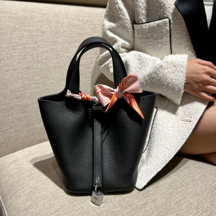 Chiếc túi Polo Play đang viral: Ngôi sao mới của Ralph Lauren hay bản dupe hoàn hảo của Hermès Picotin?- Ảnh 16. Chiếc túi Polo Play đang viral: Ngôi sao mới của Ralph Lauren hay bản dupe hoàn hảo của Hermès Picotin?- Ảnh 16.