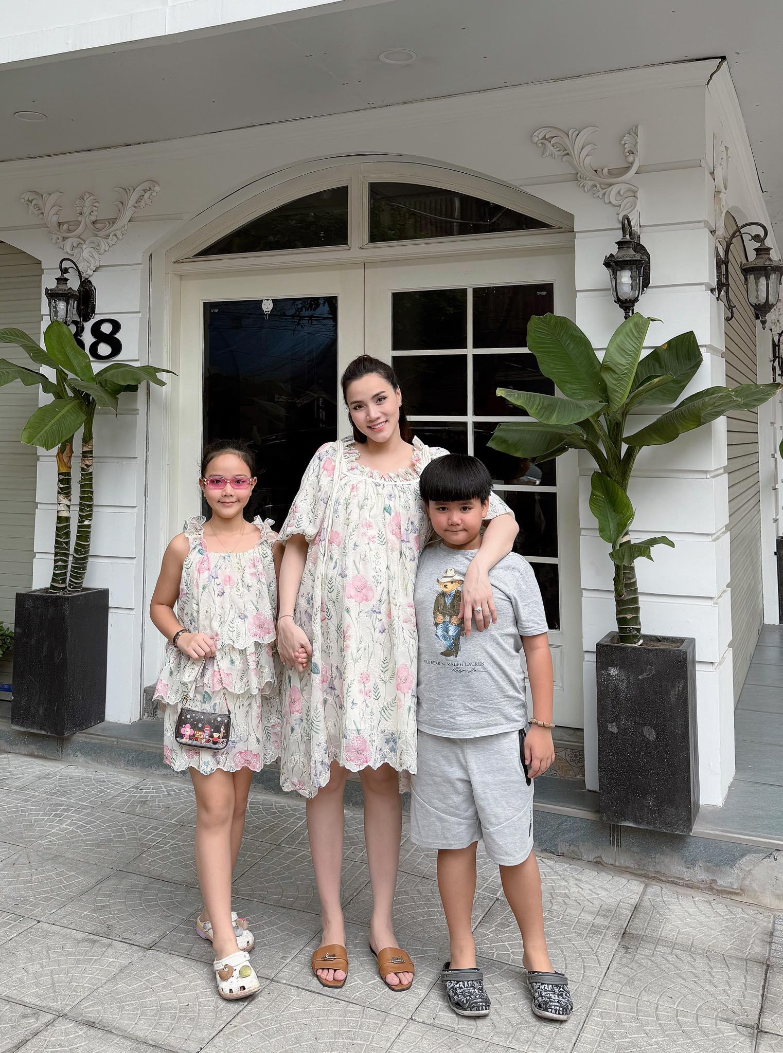 ‘Đệ nhất mỹ nhân gợi cảm’ của V-biz Trang Nhung, bà xã đạo diễn Hoàng Duy vừa sinh con thứ 3: Bé trai, nặng gần 4kg- Ảnh 4. ‘Đệ nhất mỹ nhân gợi cảm’ của V-biz Trang Nhung, bà xã đạo diễn Hoàng Duy vừa sinh con thứ 3: Bé trai, nặng gần 4kg- Ảnh 4.