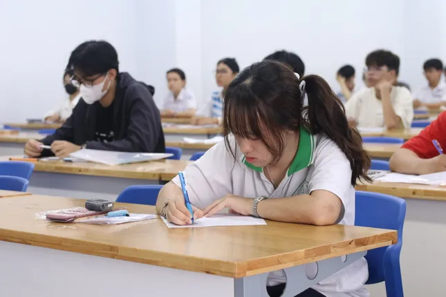 Thí sinh 'tố' bị mất oan 30 phút làm bài tại kỳ thi riêng lớn nhất cả nước - Ảnh 1.
