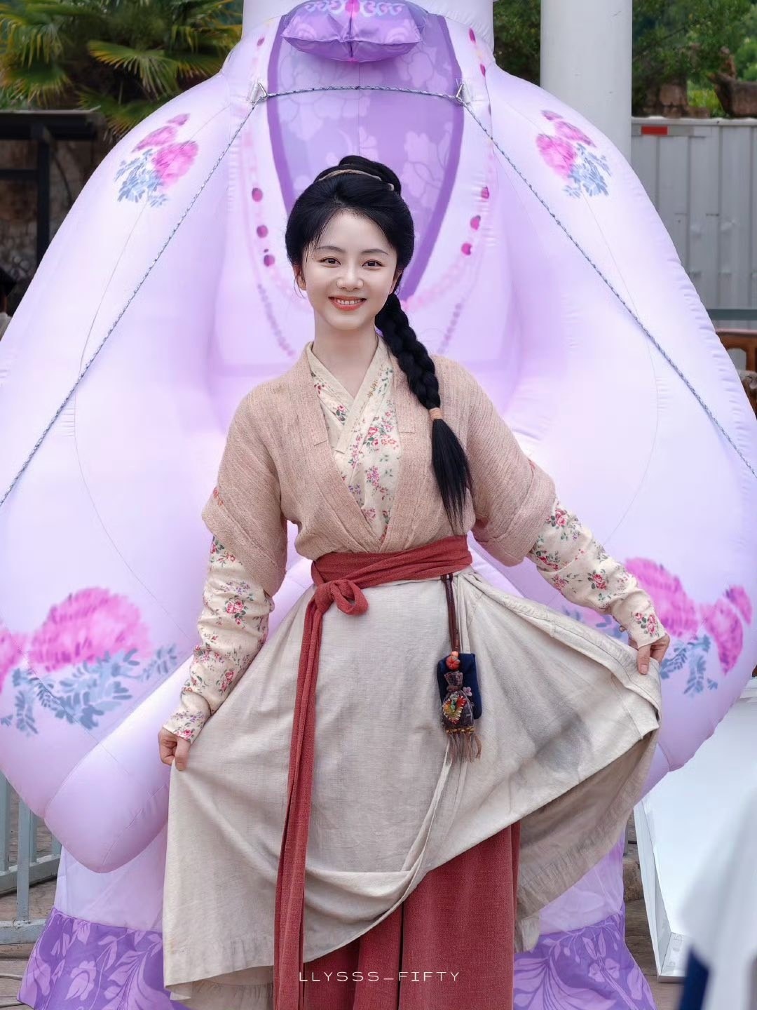 Mỹ nhân ngôn tình nhắm mắt đi ngủ cũng thấy đẹp: U40 trẻ như thiếu nữ 18, outfit nào cũng "over hợp" - Ảnh 9. Mỹ nhân ngôn tình nhắm mắt đi ngủ cũng thấy đẹp: U40 trẻ như thiếu nữ 18, outfit nào cũng "over hợp" - Ảnh 9.
