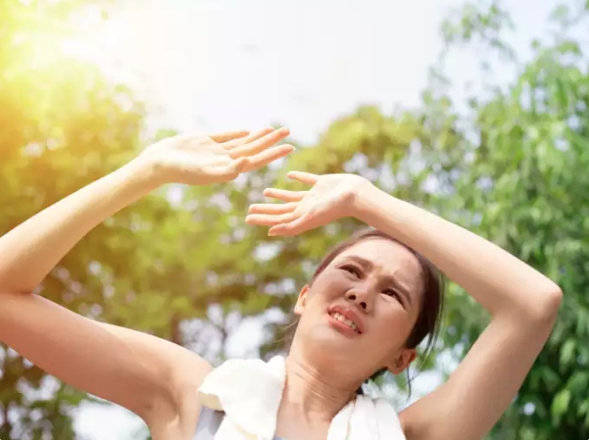 Nắng nóng 40 độ C, mâm cơm mọi nhà nên tránh những món này vì là "bẫy nhiệt": Càng ăn càng nóng từ trong ra ngoài- Ảnh 1. Nắng nóng 40 độ C, mâm cơm mọi nhà nên tránh những món này vì là "bẫy nhiệt": Càng ăn càng nóng từ trong ra ngoài- Ảnh 1.