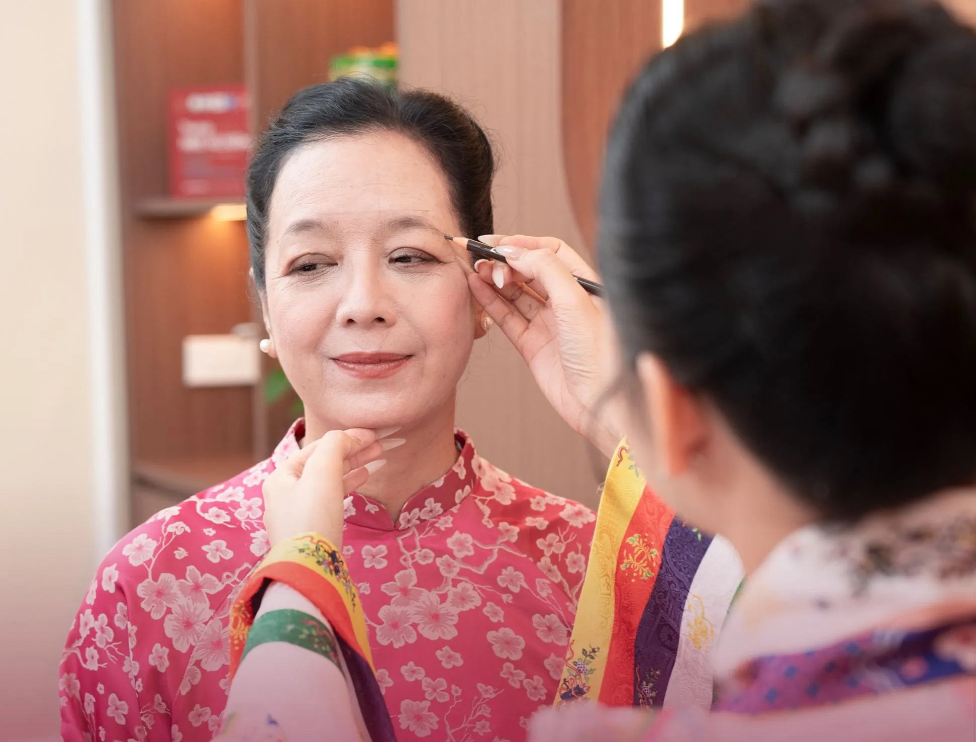Cả showbiz Việt đi phun chân mày phong thủy cải vận? - Ảnh 8. Cả showbiz Việt đi phun chân mày phong thủy cải vận? - Ảnh 8.