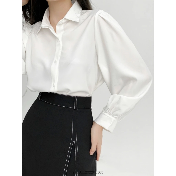 Phụ nữ tuổi 50+ đừng cố níu kéo T-shirt, quần short nữa: Đây là 4 món đồ “chân ái” của mùa hè giúp bạn mặc đẹp, che dáng và sang lên từng ngày- Ảnh 7. Phụ nữ tuổi 50+ đừng cố níu kéo T-shirt, quần short nữa: Đây là 4 món đồ “chân ái” của mùa hè giúp bạn mặc đẹp, che dáng và sang lên từng ngày- Ảnh 7.