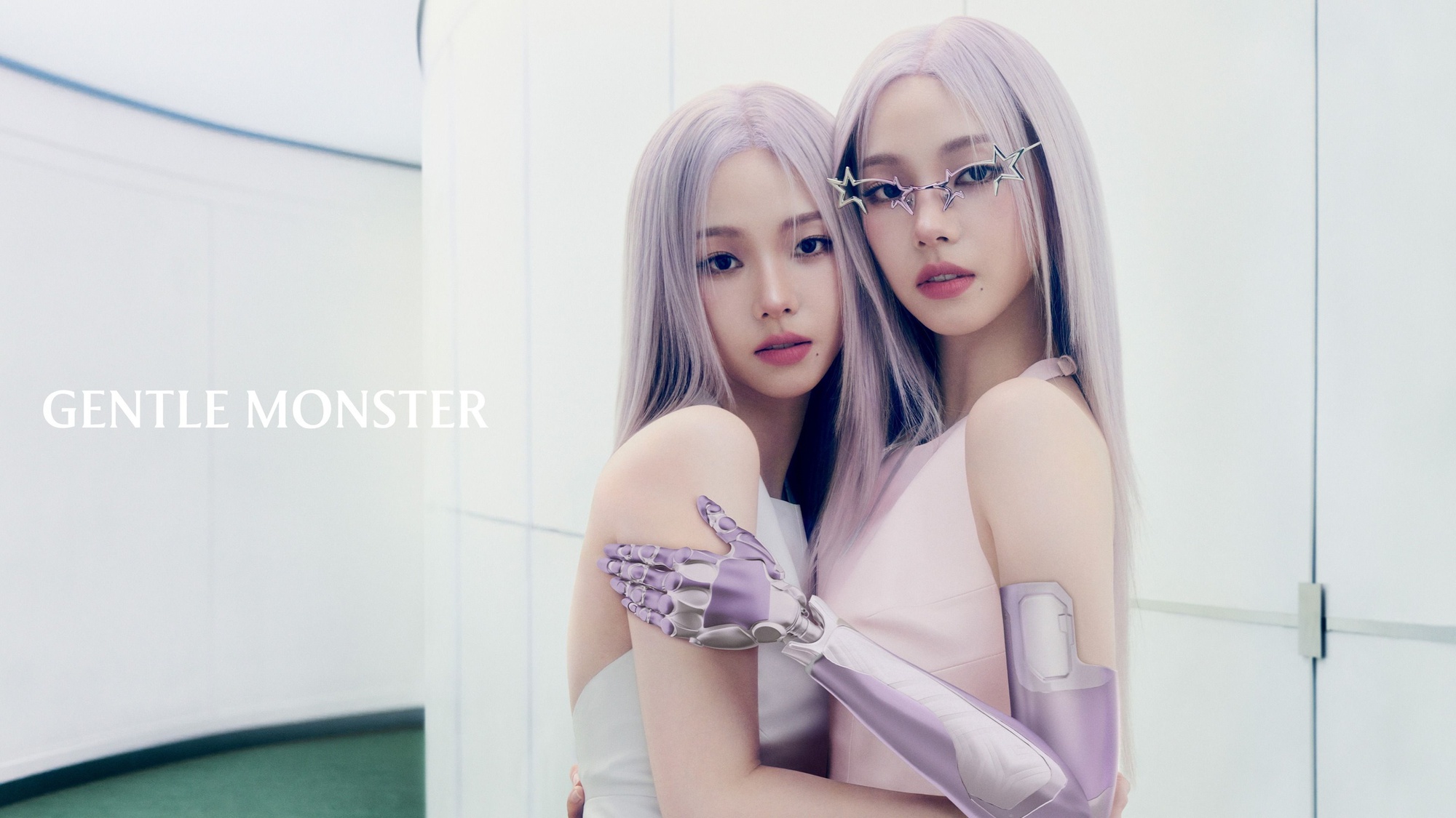 Gentle Monster x Bratz cháy hàng trong vài phút: Công lớn nhờ Karina hay fan ảo tưởng?- Ảnh 1. Gentle Monster x Bratz cháy hàng trong vài phút: Công lớn nhờ Karina hay fan ảo tưởng?- Ảnh 1.