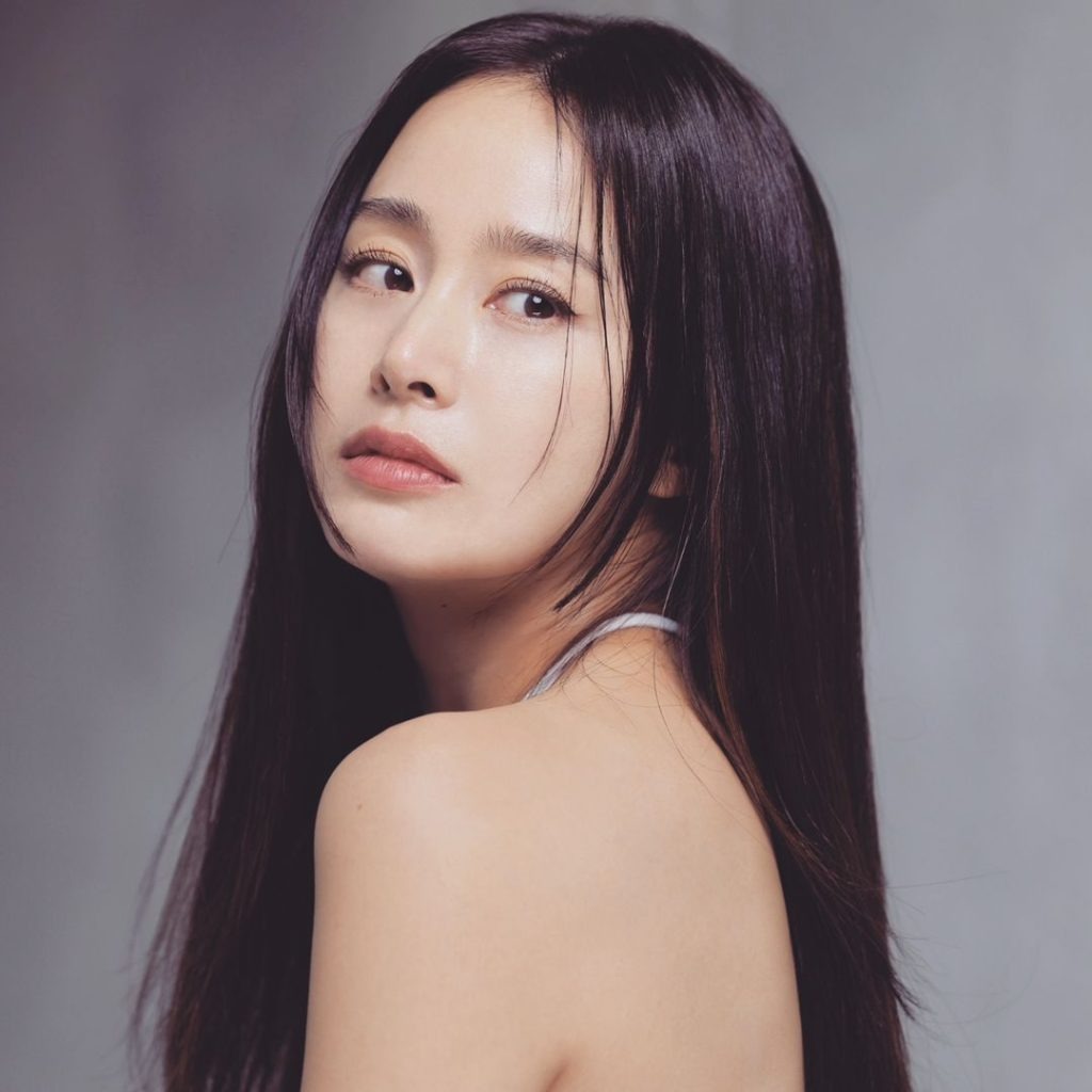 kim-tae-hee2-1748834841018271129592-1748842647531-174884264763342346619.jpg