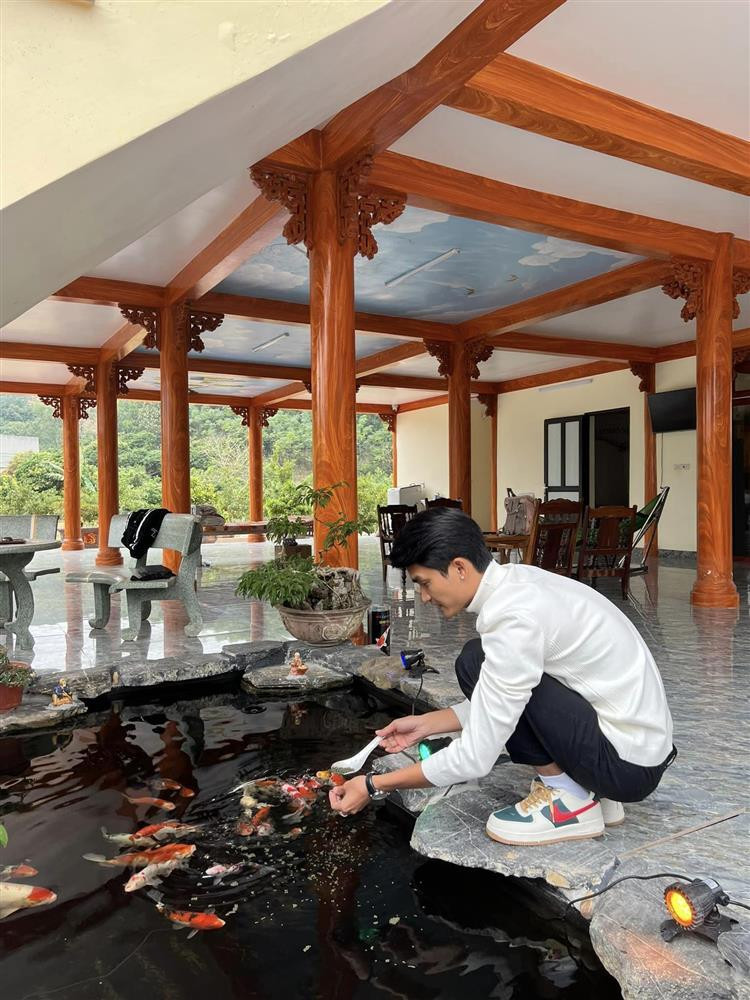 Nam diễn viên quê Hải Dương thuê biệt thự 50 tỷ để ở: Tài sản siêu khủng, hôn nhân viên mãn - Ảnh 4.
