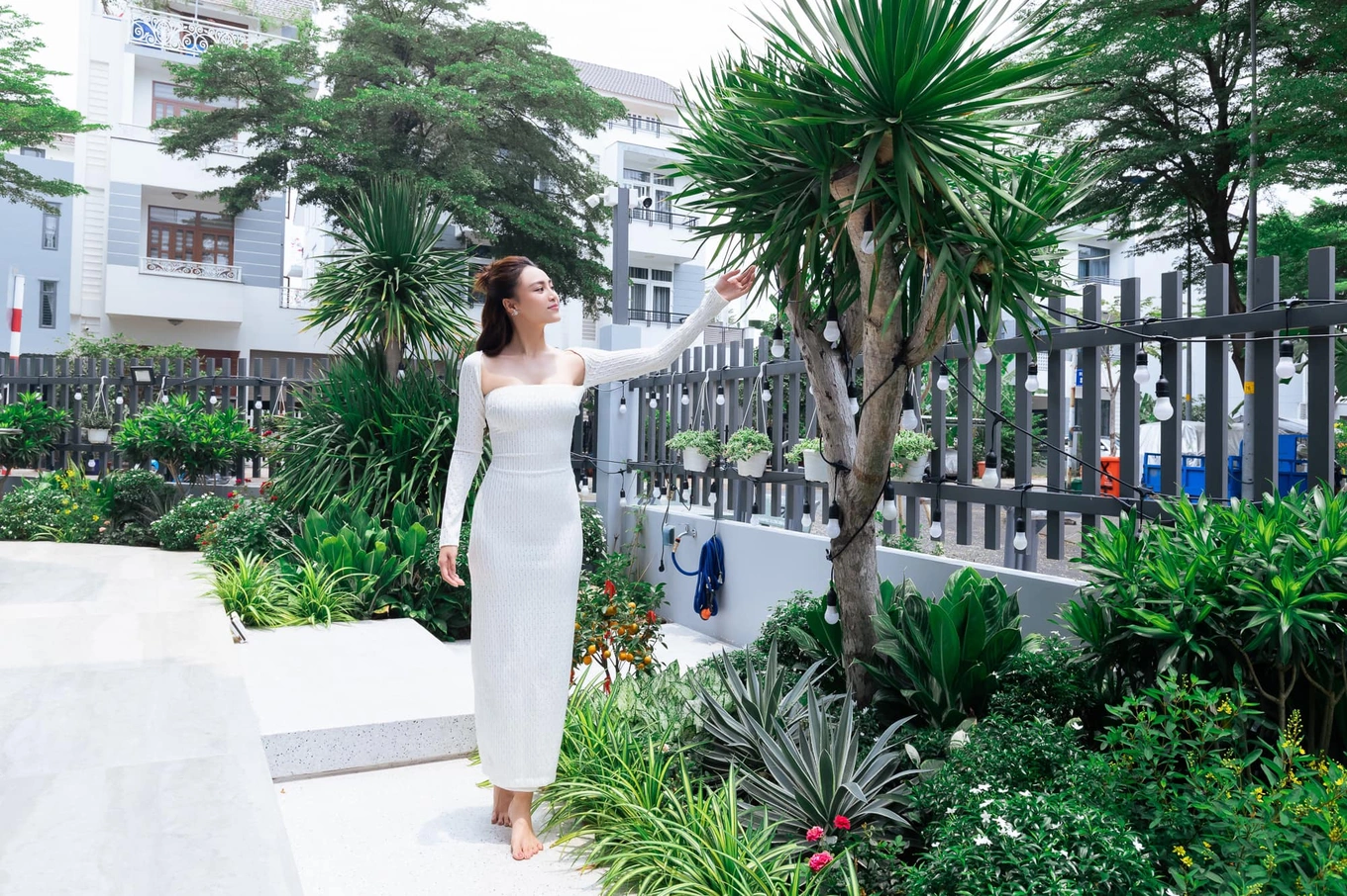 Cuộc sống của &quot;ngọc nữ Việt&quot; ở biệt thự 2 mặt tiền thuộc khu đắt đỏ nhất TPHCM, thu nhập 40 tỷ 1 năm - Ảnh 4.