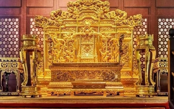 Sự trùng khớp đáng sợ về ngai vàng trong Tử Cấm Thành, không ai dám ngồi - Ảnh 2. Sự trùng khớp đáng sợ về ngai vàng trong Tử Cấm Thành, không ai dám ngồi - Ảnh 2.