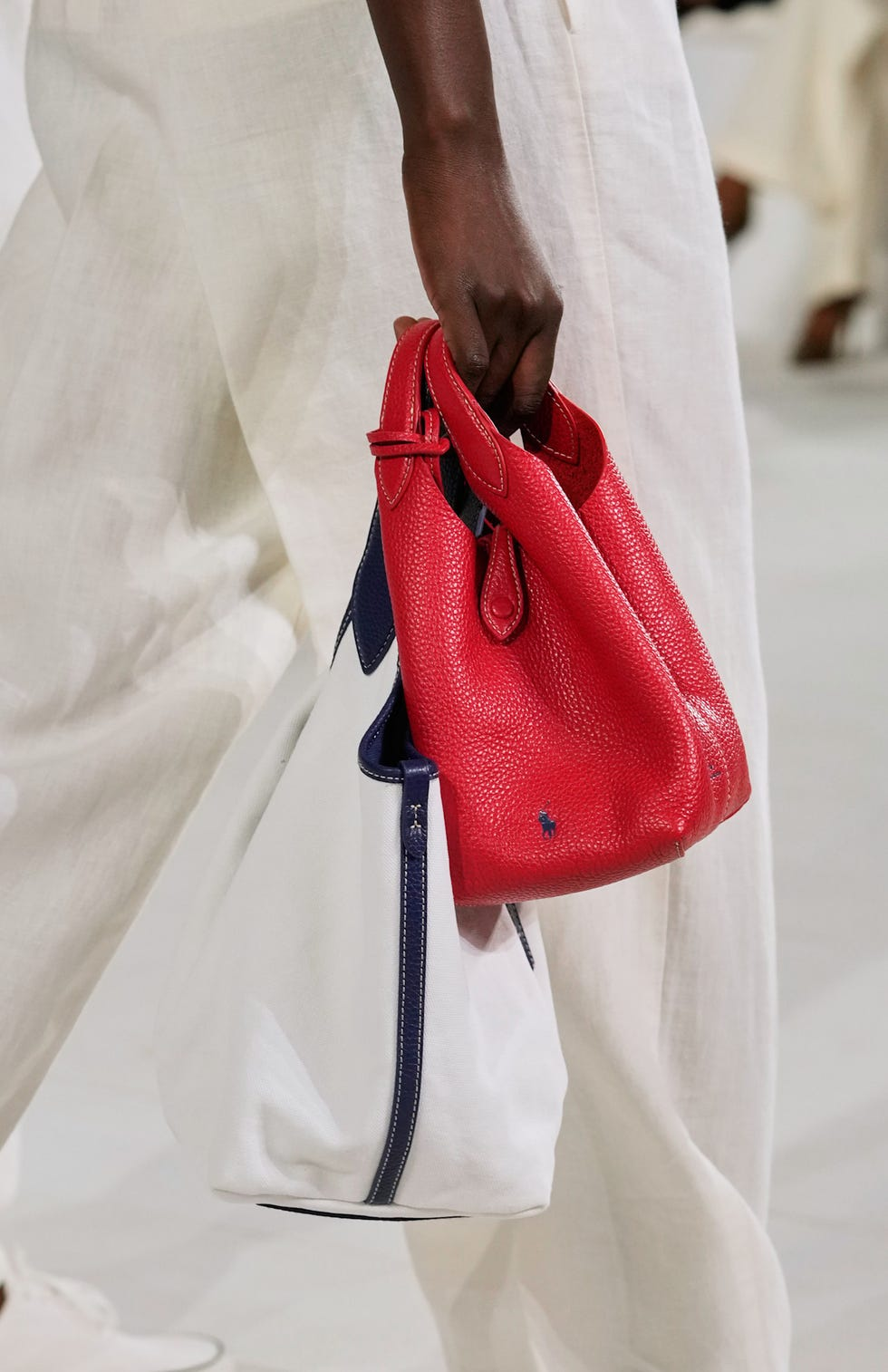 Chiếc túi Polo Play đang viral: Ngôi sao mới của Ralph Lauren hay bản dupe hoàn hảo của Hermès Picotin?- Ảnh 4. Chiếc túi Polo Play đang viral: Ngôi sao mới của Ralph Lauren hay bản dupe hoàn hảo của Hermès Picotin?- Ảnh 4.