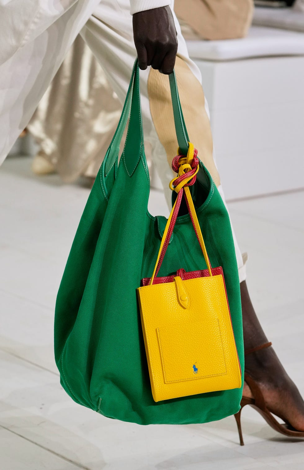 Chiếc túi Polo Play đang viral: Ngôi sao mới của Ralph Lauren hay bản dupe hoàn hảo của Hermès Picotin?- Ảnh 2. Chiếc túi Polo Play đang viral: Ngôi sao mới của Ralph Lauren hay bản dupe hoàn hảo của Hermès Picotin?- Ảnh 2.