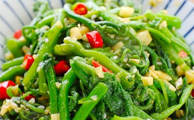 Cách chế biến loại rau bổ ngang thịt, ăn thường xuyên giúp sáng mắt, đẹp da - Ảnh 5. Cách chế biến loại rau bổ ngang thịt, ăn thường xuyên giúp sáng mắt, đẹp da - Ảnh 5.