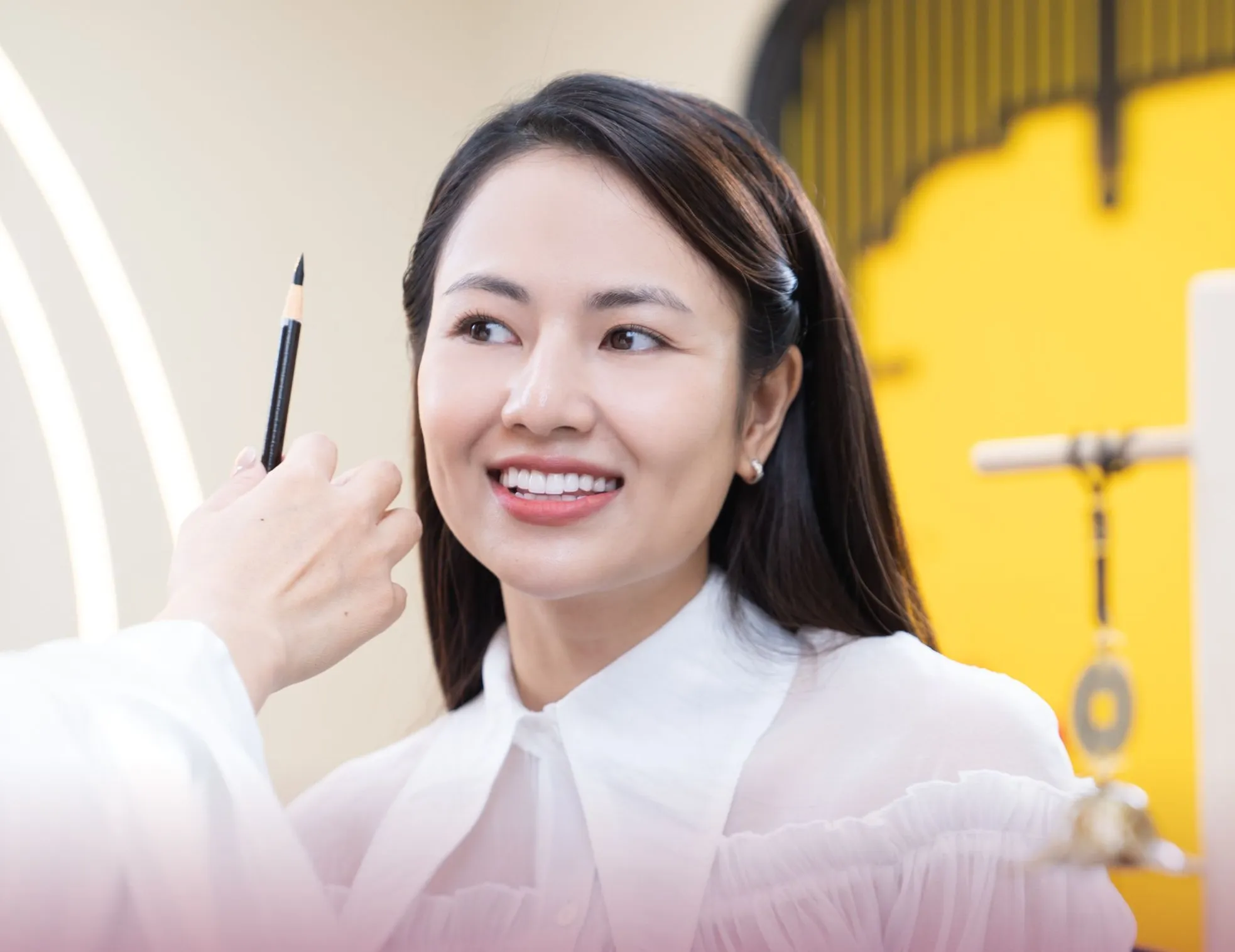 Cả showbiz Việt đi phun chân mày phong thủy cải vận? - Ảnh 7. Cả showbiz Việt đi phun chân mày phong thủy cải vận? - Ảnh 7.