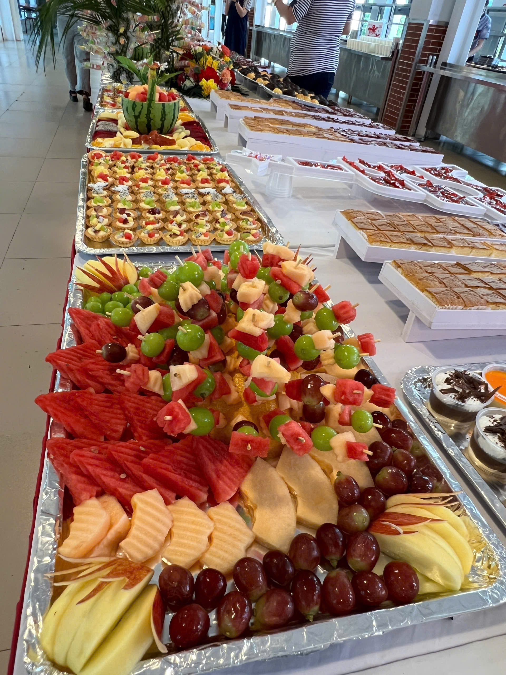 Ngôi trường luôn trong "top yêu thích" của phụ huynh Hà Nội chiêu đãi buffet như khách sạn 5 sao cho sĩ tử dự tuyển lớp 6 - Ảnh 4. Ngôi trường luôn trong "top yêu thích" của phụ huynh Hà Nội chiêu đãi buffet như khách sạn 5 sao cho sĩ tử dự tuyển lớp 6 - Ảnh 4.
