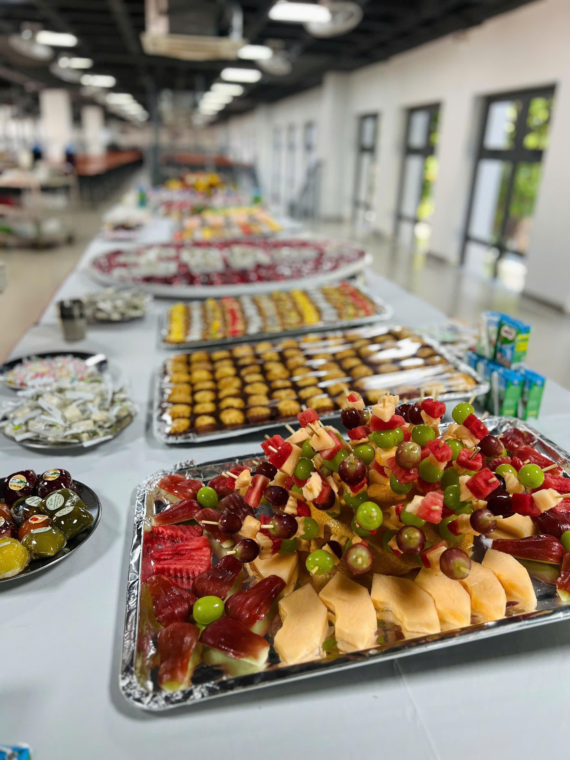 Ngôi trường luôn trong "top yêu thích" của phụ huynh Hà Nội chiêu đãi buffet như khách sạn 5 sao cho sĩ tử dự tuyển lớp 6 - Ảnh 7. Ngôi trường luôn trong "top yêu thích" của phụ huynh Hà Nội chiêu đãi buffet như khách sạn 5 sao cho sĩ tử dự tuyển lớp 6 - Ảnh 7.