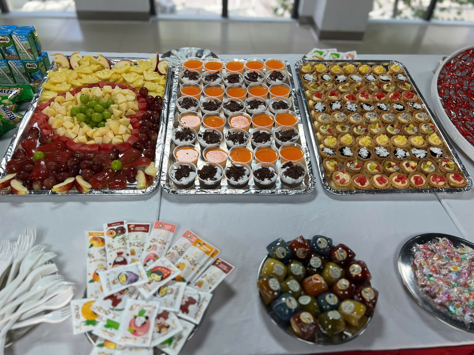 Ngôi trường luôn trong "top yêu thích" của phụ huynh Hà Nội chiêu đãi buffet như khách sạn 5 sao cho sĩ tử dự tuyển lớp 6 - Ảnh 6. Ngôi trường luôn trong "top yêu thích" của phụ huynh Hà Nội chiêu đãi buffet như khách sạn 5 sao cho sĩ tử dự tuyển lớp 6 - Ảnh 6.