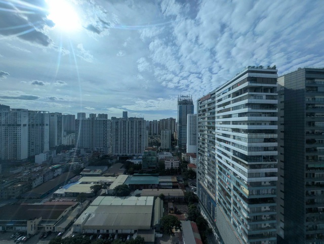 Hà Nội vào mùa "hao điện": Người dân rửa quạt, lắp thêm điều hoà, tìm đủ mọi cách vượt qua nắng nóng - Ảnh 2. Hà Nội vào mùa "hao điện": Người dân rửa quạt, lắp thêm điều hoà, tìm đủ mọi cách vượt qua nắng nóng - Ảnh 2.