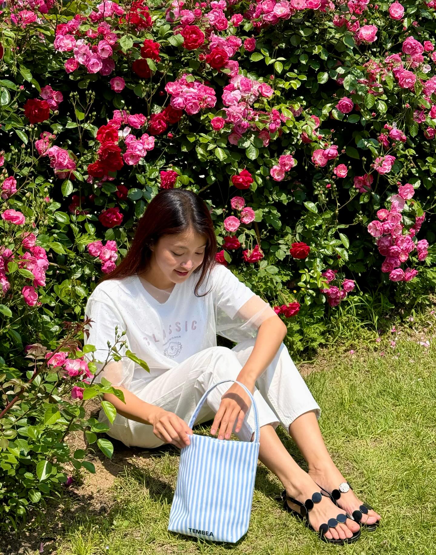 10 set đồ sáng màu giúp phụ nữ trên 40 tuổi nổi bật giữa đám đông, nhưng vẫn ghi điểm tinh tế tuyệt đối - Ảnh 2. 10 set đồ sáng màu giúp phụ nữ trên 40 tuổi nổi bật giữa đám đông, nhưng vẫn ghi điểm tinh tế tuyệt đối - Ảnh 2.