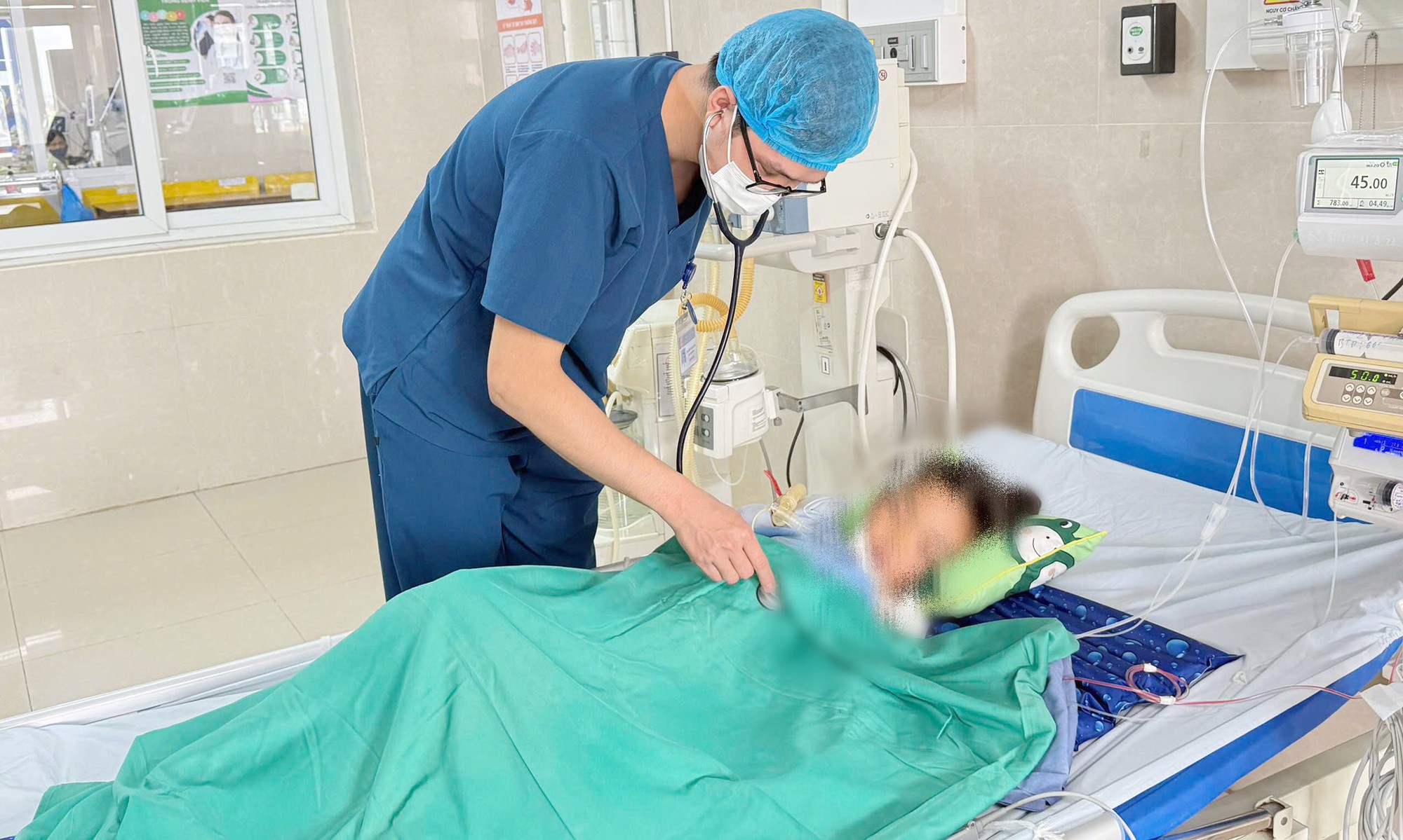 Vụ rắn cạp nia chui ra từ điều hòa cắn bé 7 tuổi lúc hơn 3h sáng: Người mẹ hoảng sợ kể lại toàn bộ sự việc - Ảnh 1. Vụ rắn cạp nia chui ra từ điều hòa cắn bé 7 tuổi lúc hơn 3h sáng: Người mẹ hoảng sợ kể lại toàn bộ sự việc - Ảnh 1.