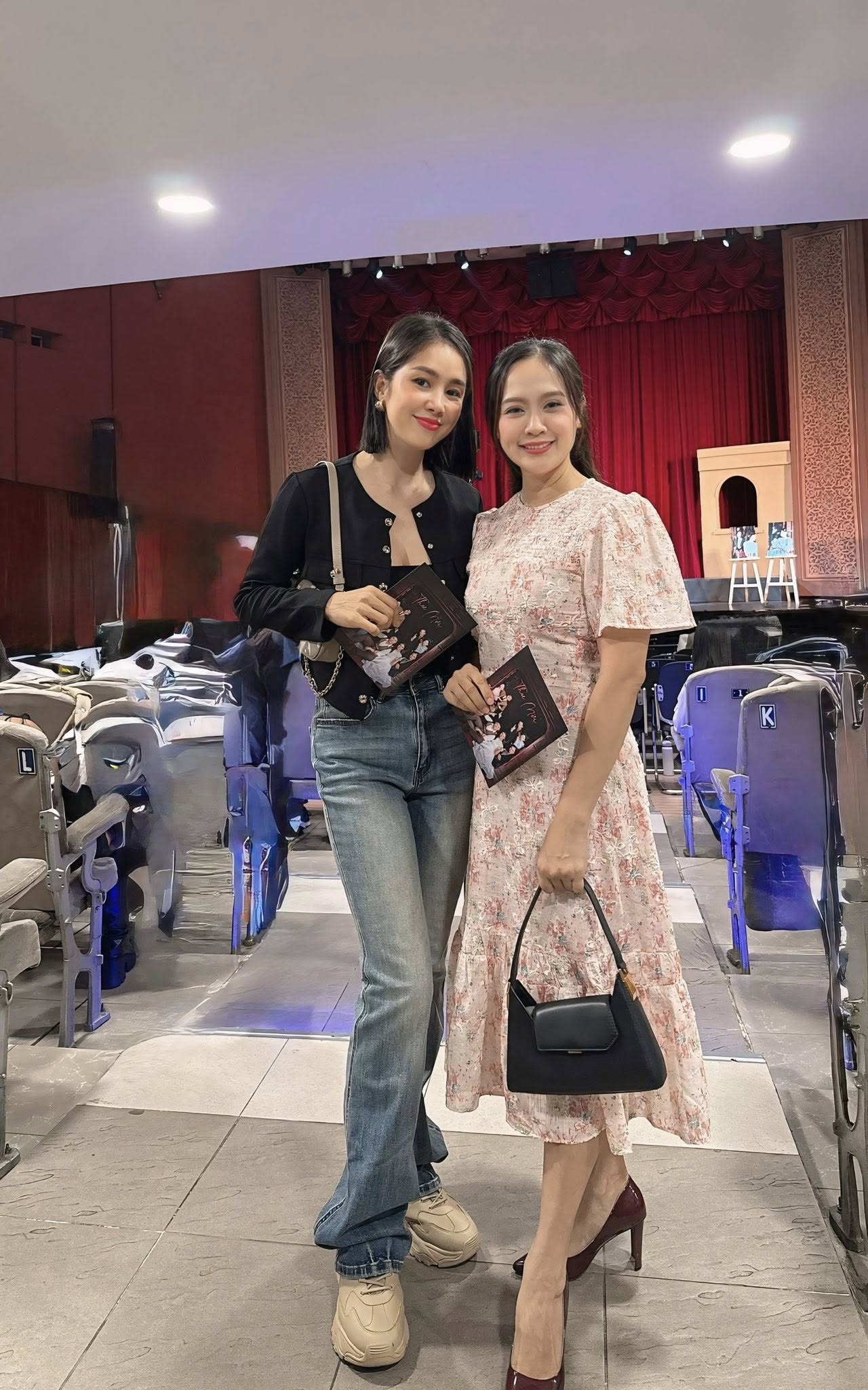 Lê Phương trở lại trường cũ, netizen nghẹn ngào nhắc tên cố nghệ sĩ Quý Bình: “Mối tình của em và anh ấy đẹp quá…” - Ảnh 4. Lê Phương trở lại trường cũ, netizen nghẹn ngào nhắc tên cố nghệ sĩ Quý Bình: “Mối tình của em và anh ấy đẹp quá…” - Ảnh 4.