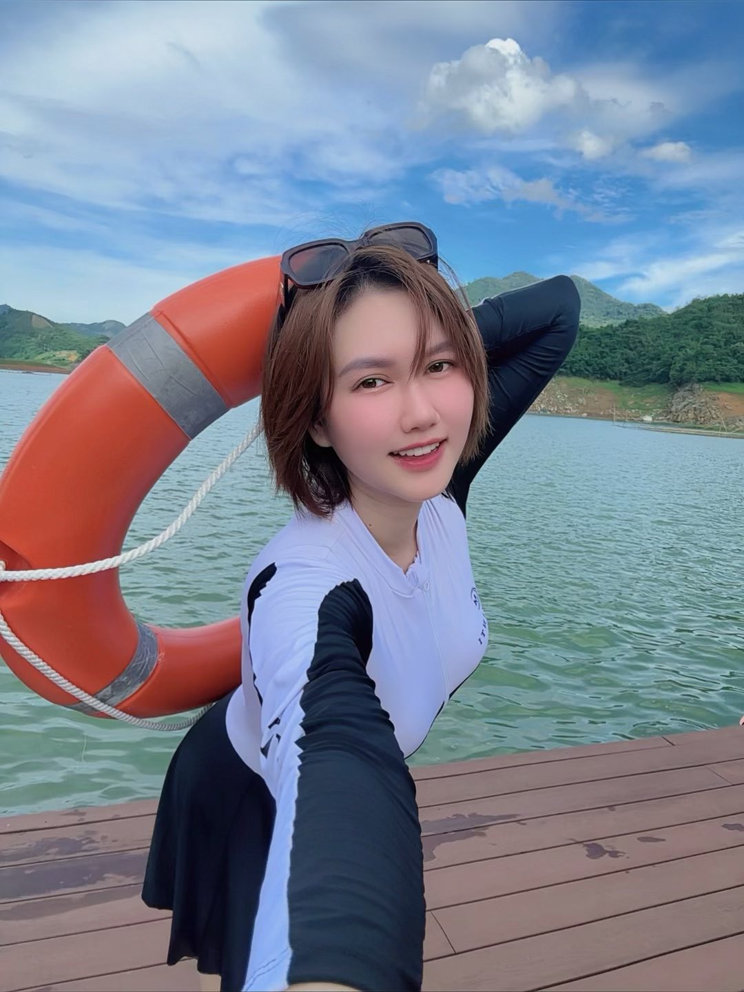 Đình Tú vừa thông báo cầu hôn hot girl, người yêu cũ liền phản ứng khó ai ngờ đến!- Ảnh 1. Đình Tú vừa thông báo cầu hôn hot girl, người yêu cũ liền phản ứng khó ai ngờ đến!- Ảnh 1.