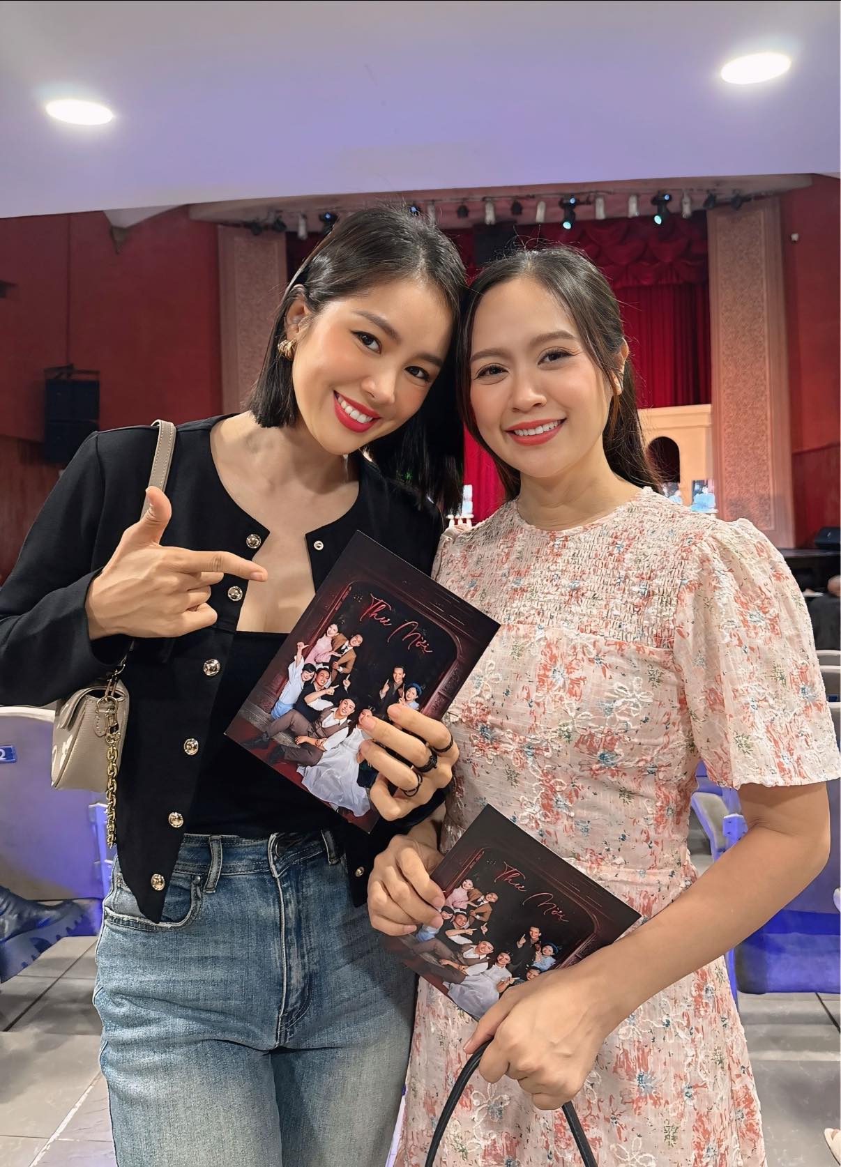 Lê Phương trở lại trường cũ, netizen nghẹn ngào nhắc tên cố nghệ sĩ Quý Bình: “Mối tình của em và anh ấy đẹp quá…” - Ảnh 2. Lê Phương trở lại trường cũ, netizen nghẹn ngào nhắc tên cố nghệ sĩ Quý Bình: “Mối tình của em và anh ấy đẹp quá…” - Ảnh 2.
